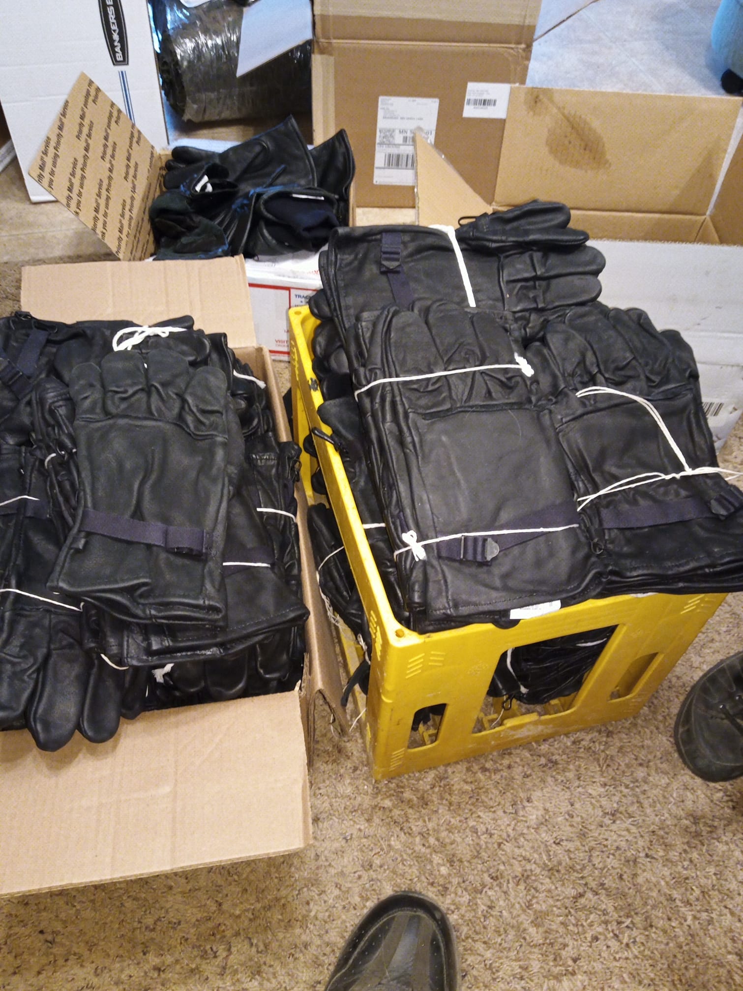 BLACK LEATHER GLOVES WITH SUEDE OUTER SIZE 4 NSN 8415-00-268-5701