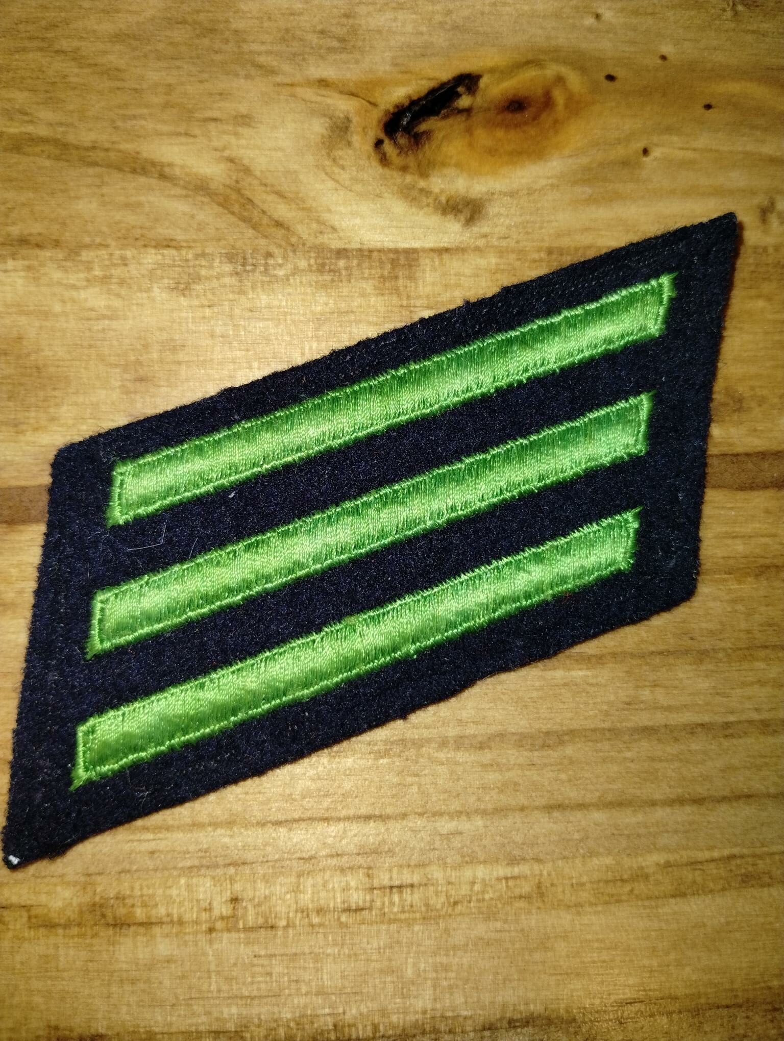 US NAVY SPECIALIST MARK -BLACK AND GREEN USN Airman Recruit (AR) SEAMAN (E-3)