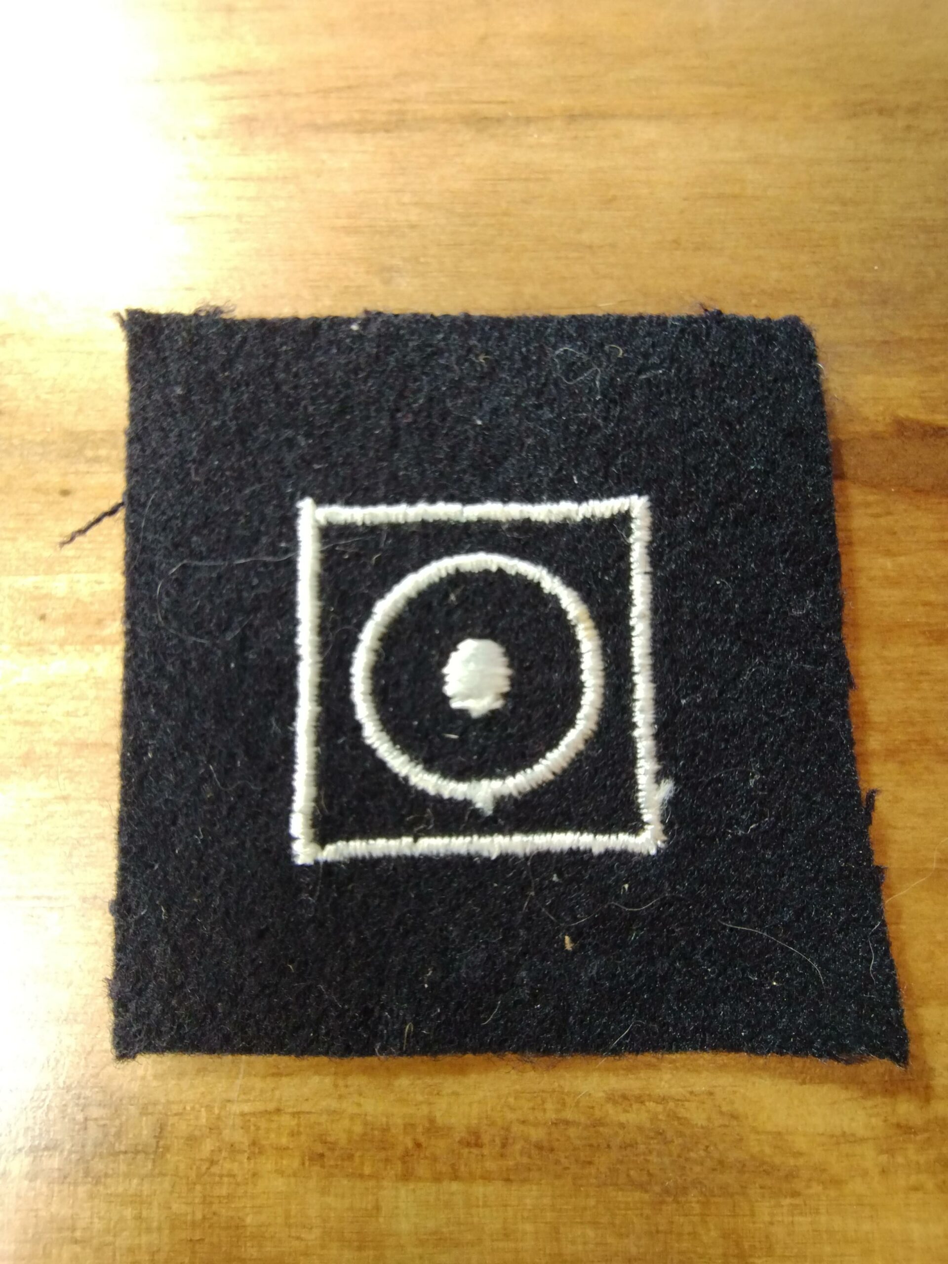 US NAVY SPECIALIST DISTINGUISHING MARK - RIFLE AND PISTOL EXPERT QUALIFICATION