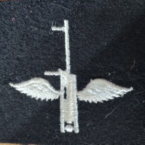 US NAVY SPECIALIST DISTINGUISHING MARK - AIRCRAFT MACHINE GUNNER