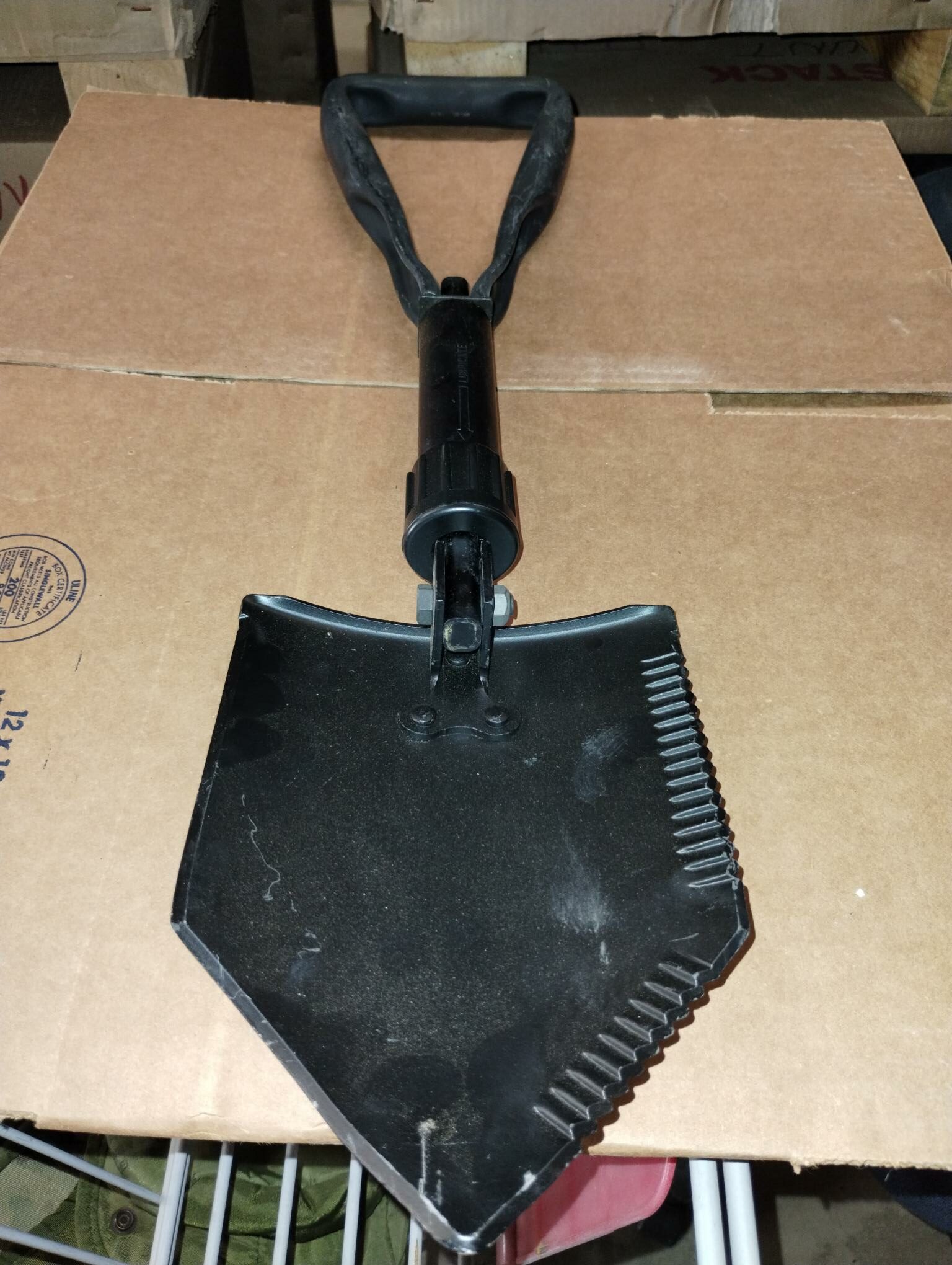 ENTRENCHING TOOL SHOVEL WITH COVER