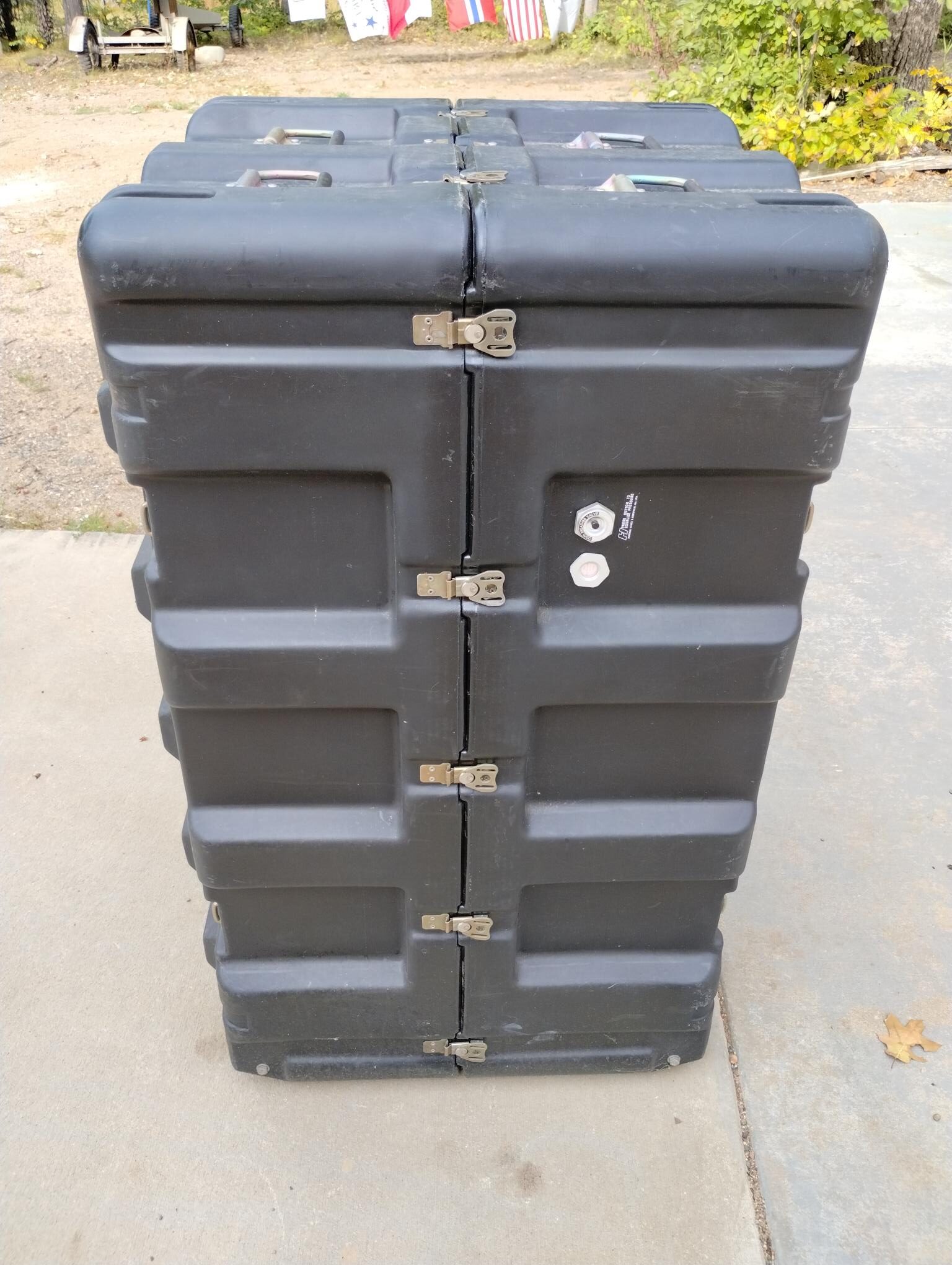 Used Black military AR15 / M16 Rifle Case holds 12 rifles