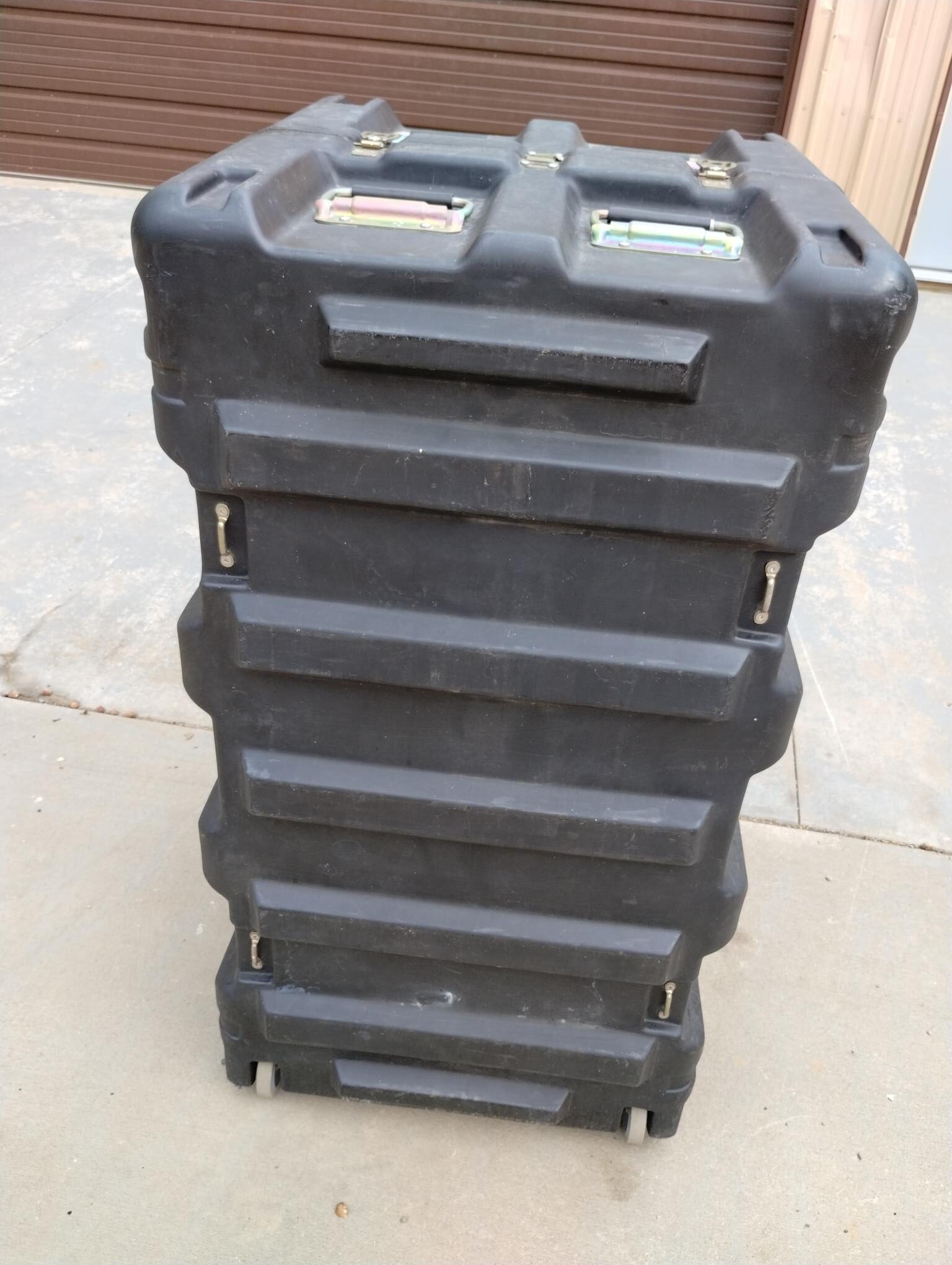 Used Black military AR15 / M16 Rifle Case holds 12 rifles - Image 9