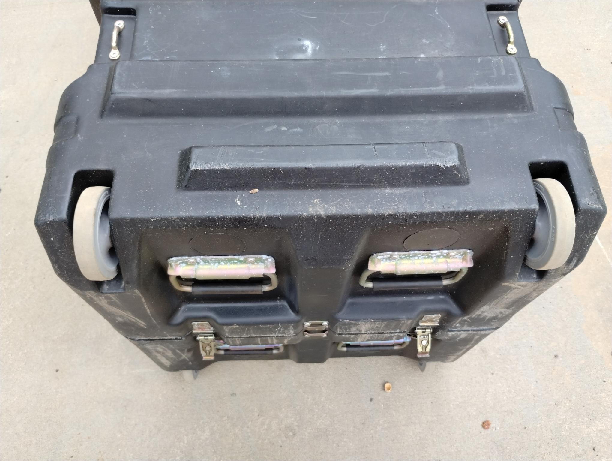 Used Black military AR15 / M16 Rifle Case holds 12 rifles - Image 6