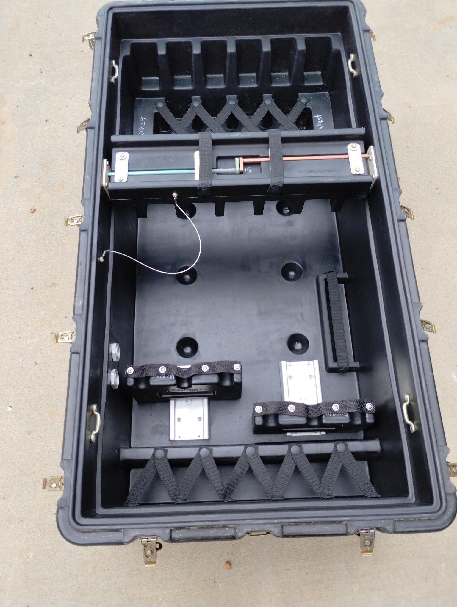 Used Black military AR15 / M16 Rifle Case holds 12 rifles - Image 7