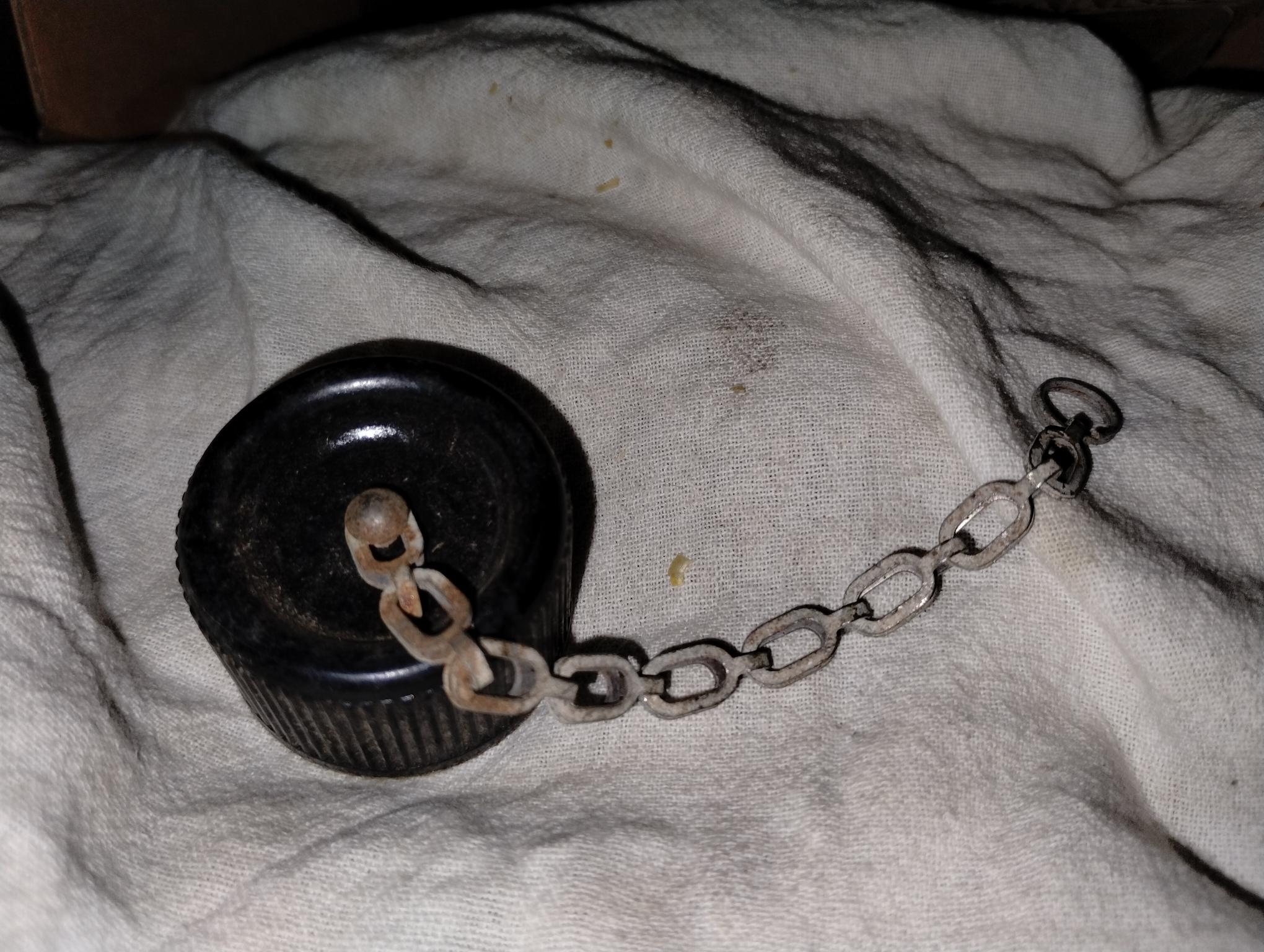 Original WW2 U.S. canteen caps with cork and chain - Image 4
