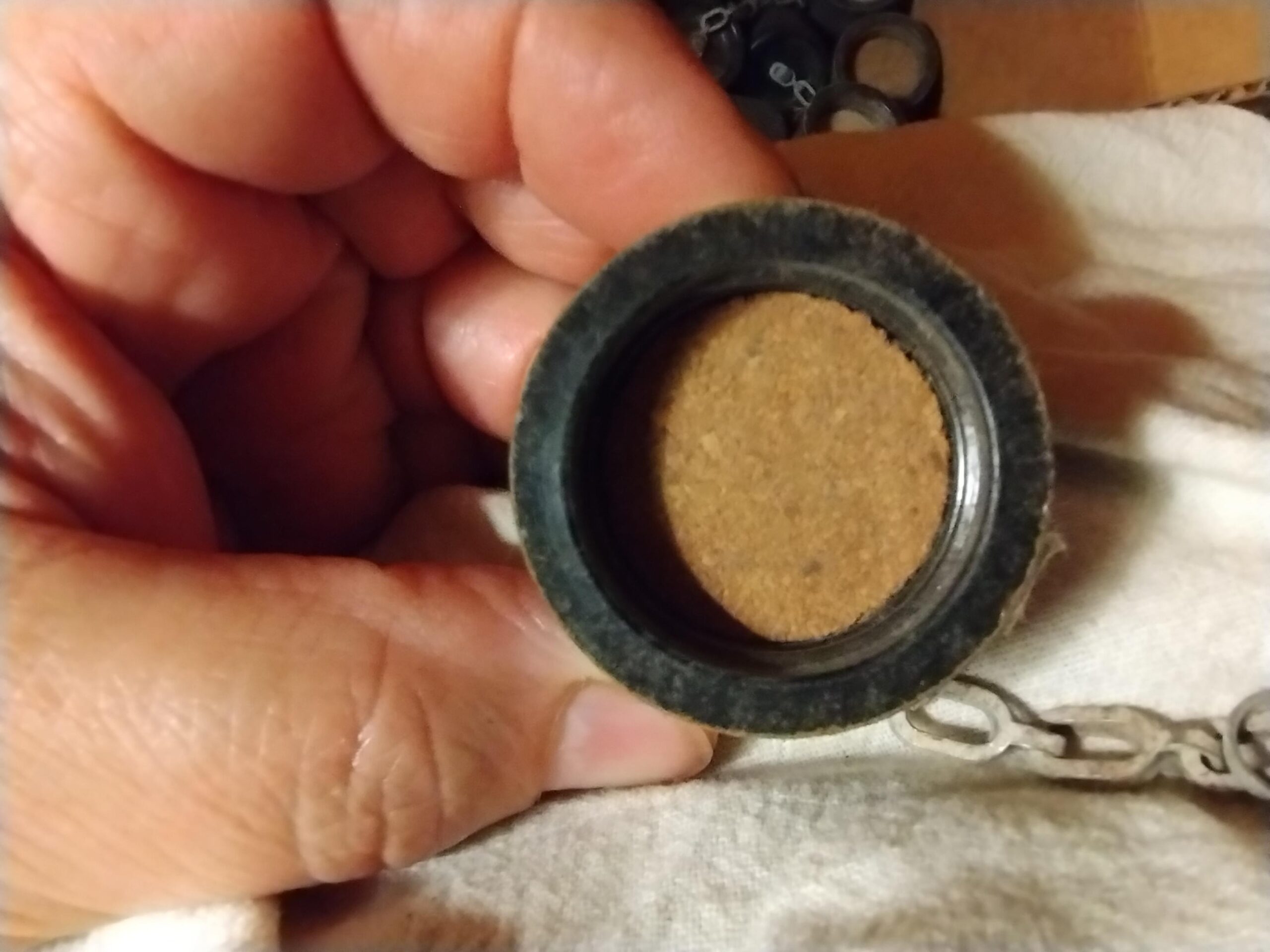Original WW2 U.S. canteen caps with cork and chain - Image 5